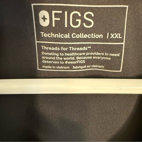 New FIGS Black Scrub Top Logo “Aya healthcare” 2XL women’s Catrina travel nurse - Picture 4 of 8